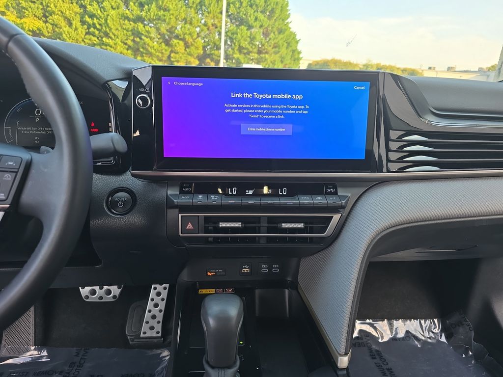 2025 Toyota Camry SE photo 18