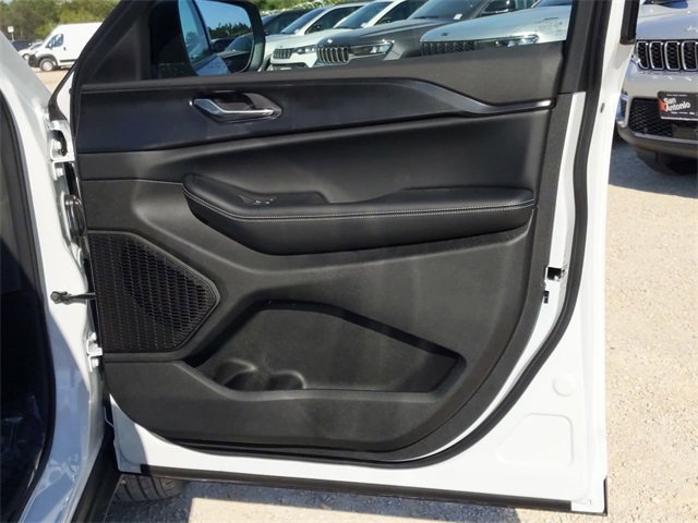 2025 Jeep Grand Cherokee Laredo Altitude photo 27