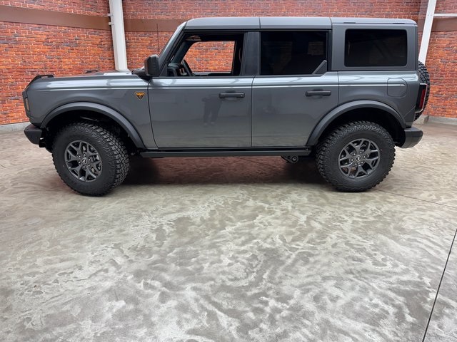 2025 Ford Bronco Badlands photo 2