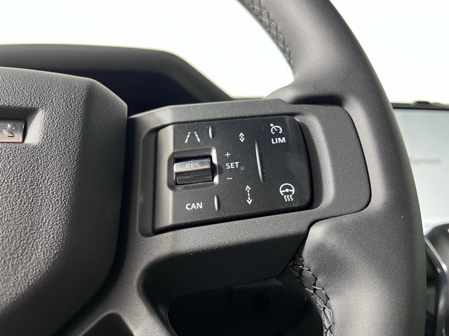 2025 Land Rover Defender 110 S photo 13