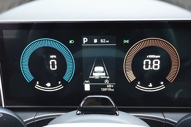 Used 2025 Red Hyundai SEL image 31