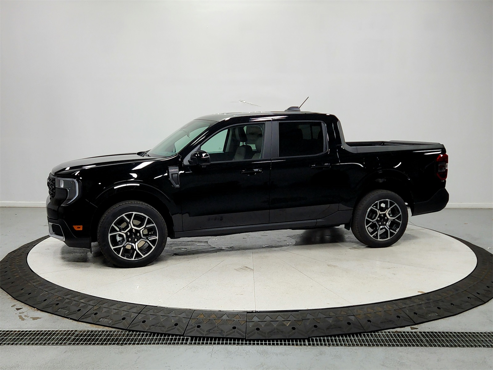 2025 Ford Maverick Lariat photo 3