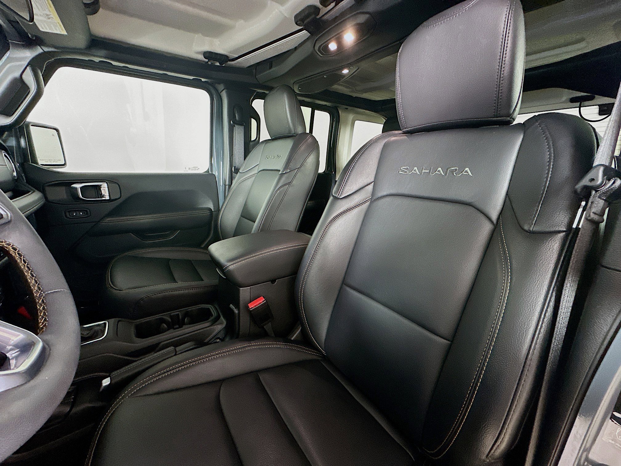 2024 Jeep Wrangler Sahara photo 29