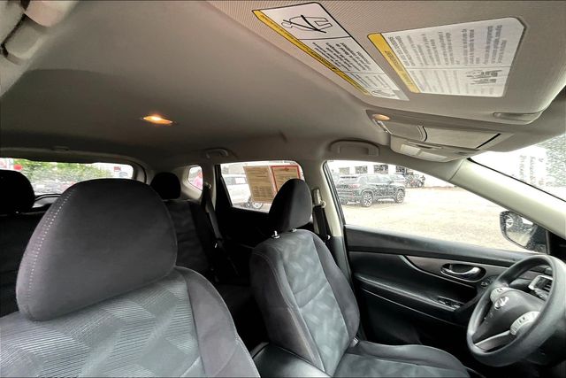 2016 Nissan Rogue SV photo 18
