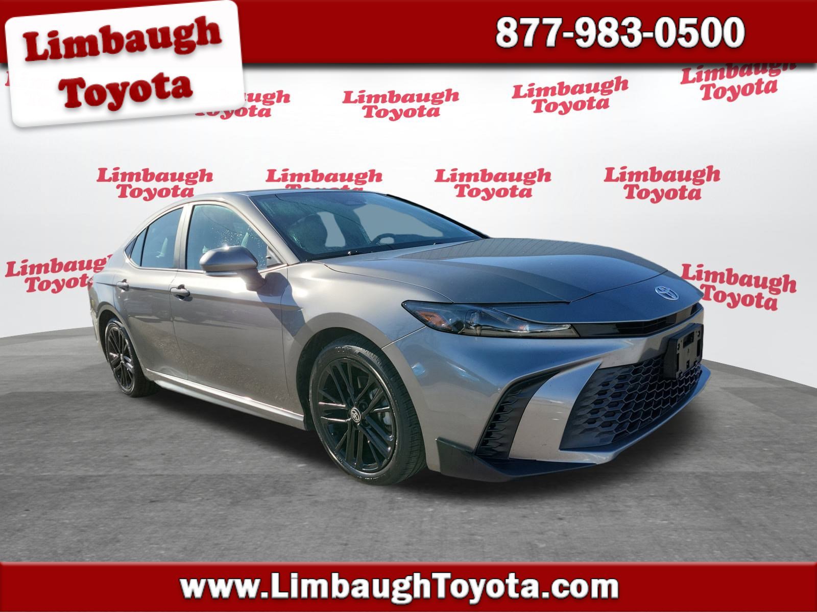 2025 Toyota Camry SE's photo