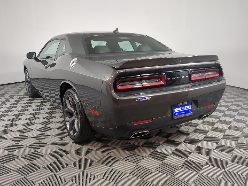 2018 Dodge Challenger SXT Plus photo 3