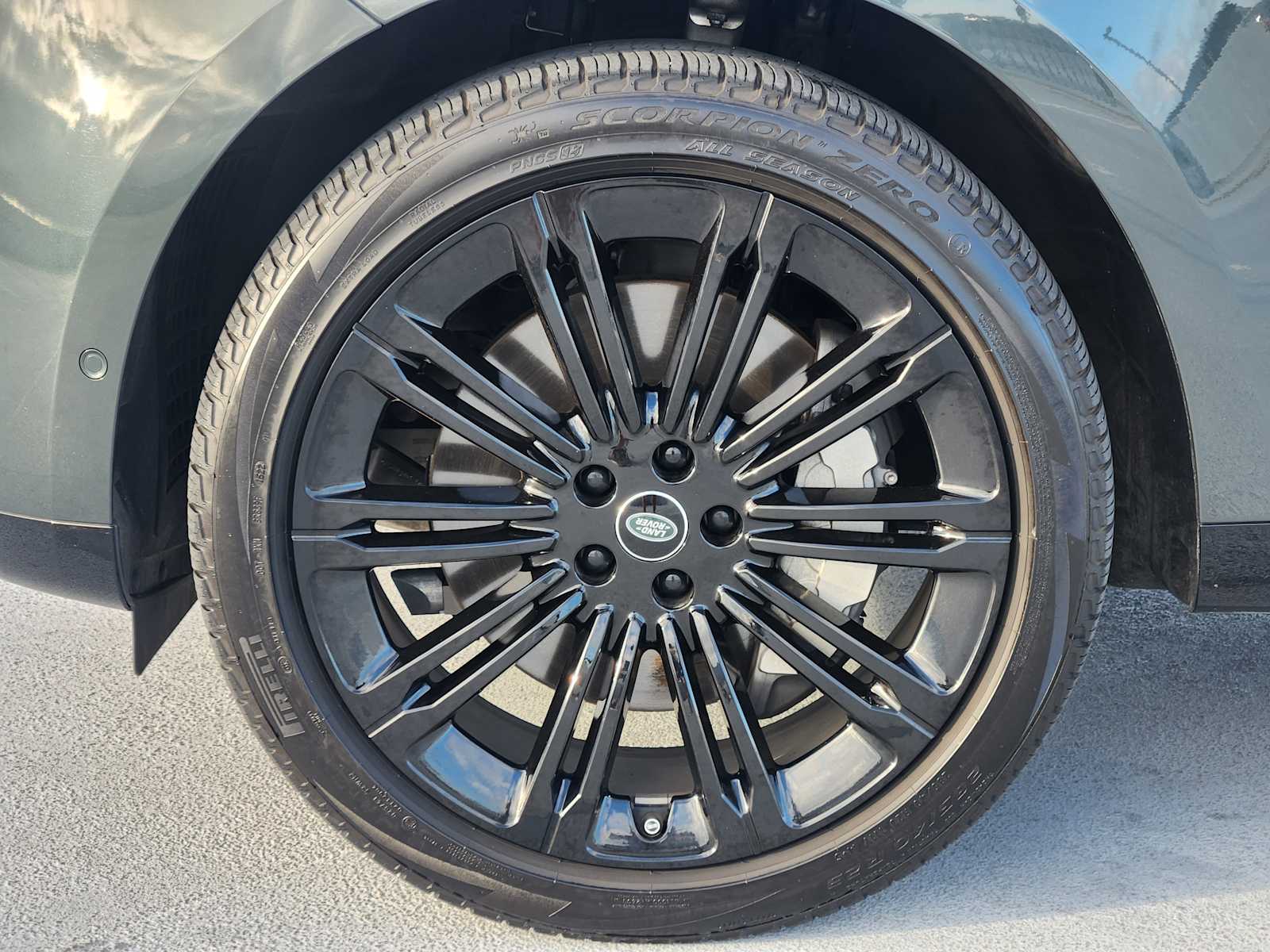 2023 Land Rover Range Rover SE photo 10