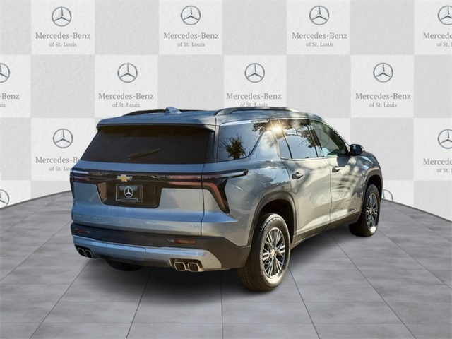 2024 Chevrolet Traverse photo 2
