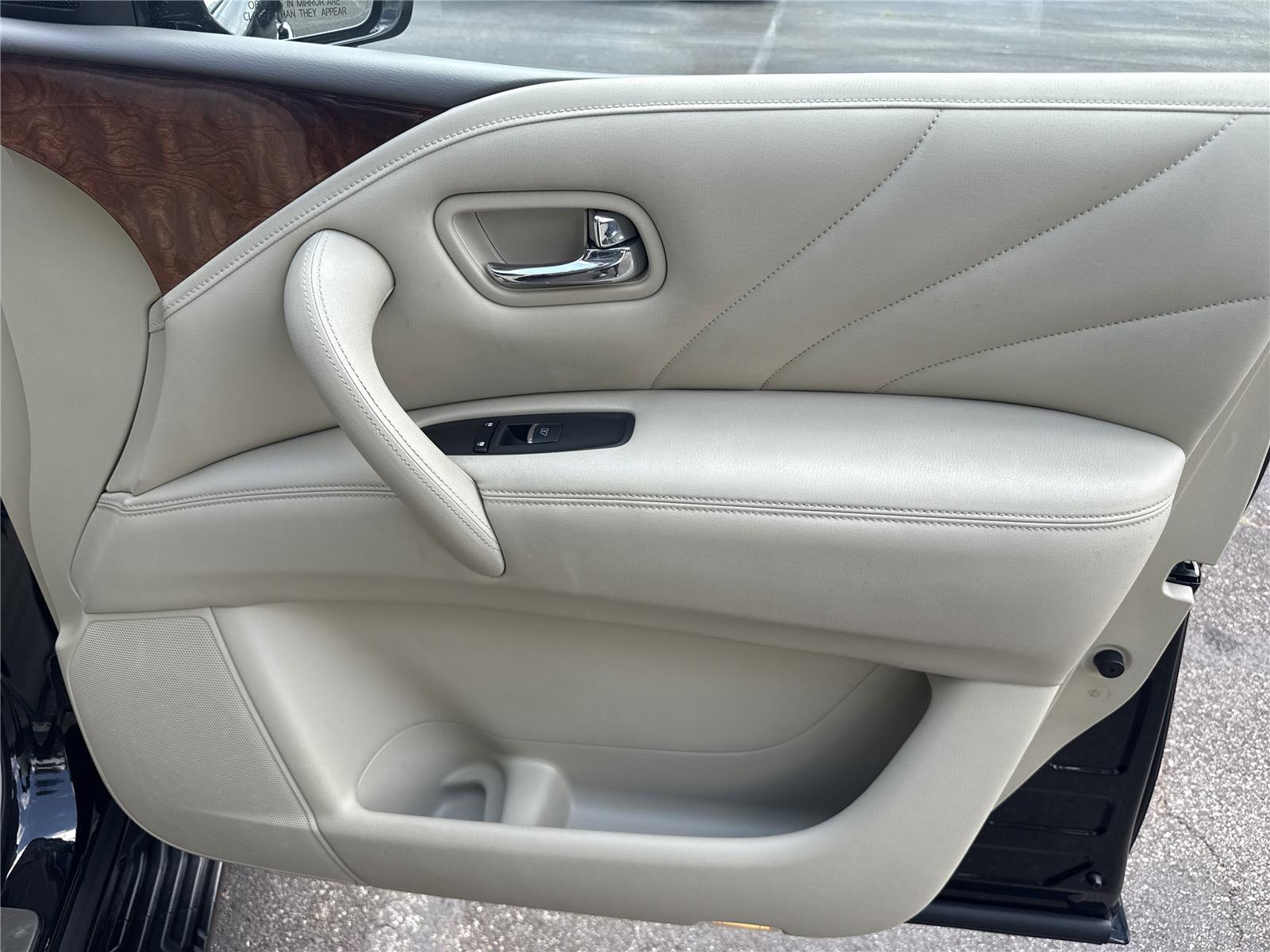 2017 Infiniti QX80 photo 21