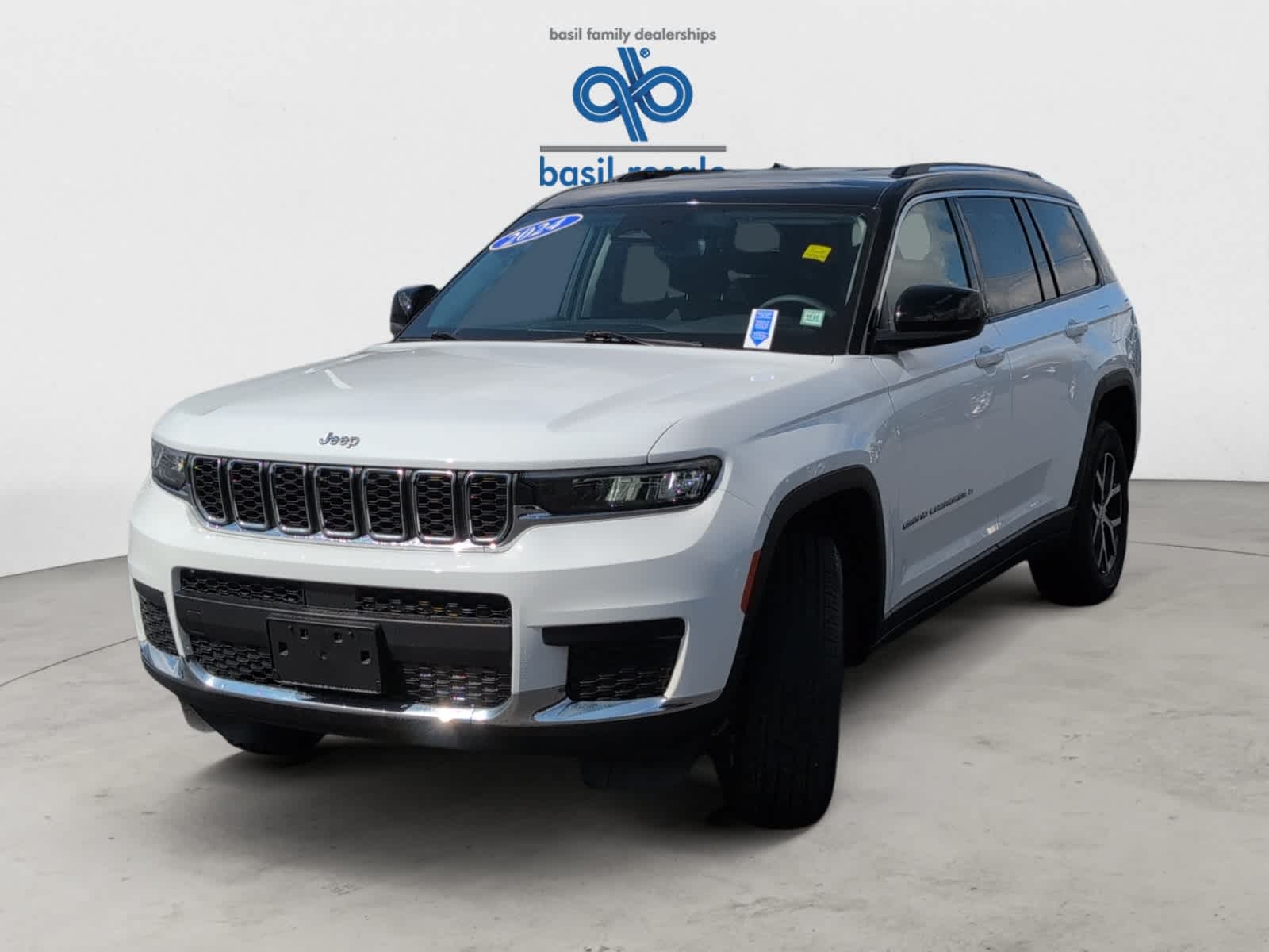 2024 Jeep Grand Cherokee Laredo photo 2