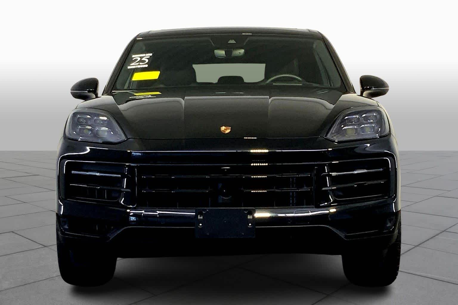 2025 Porsche Cayenne photo 3