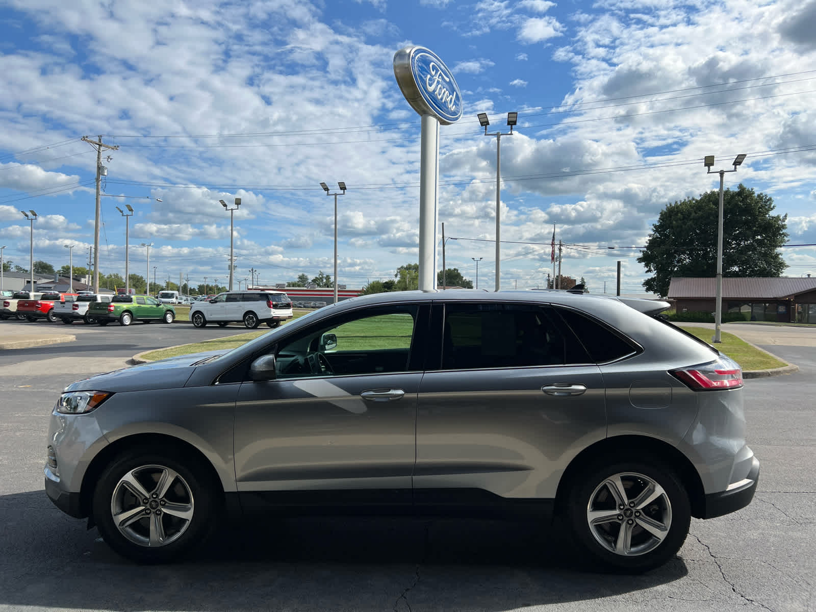 2023 Ford Edge SEL photo 4