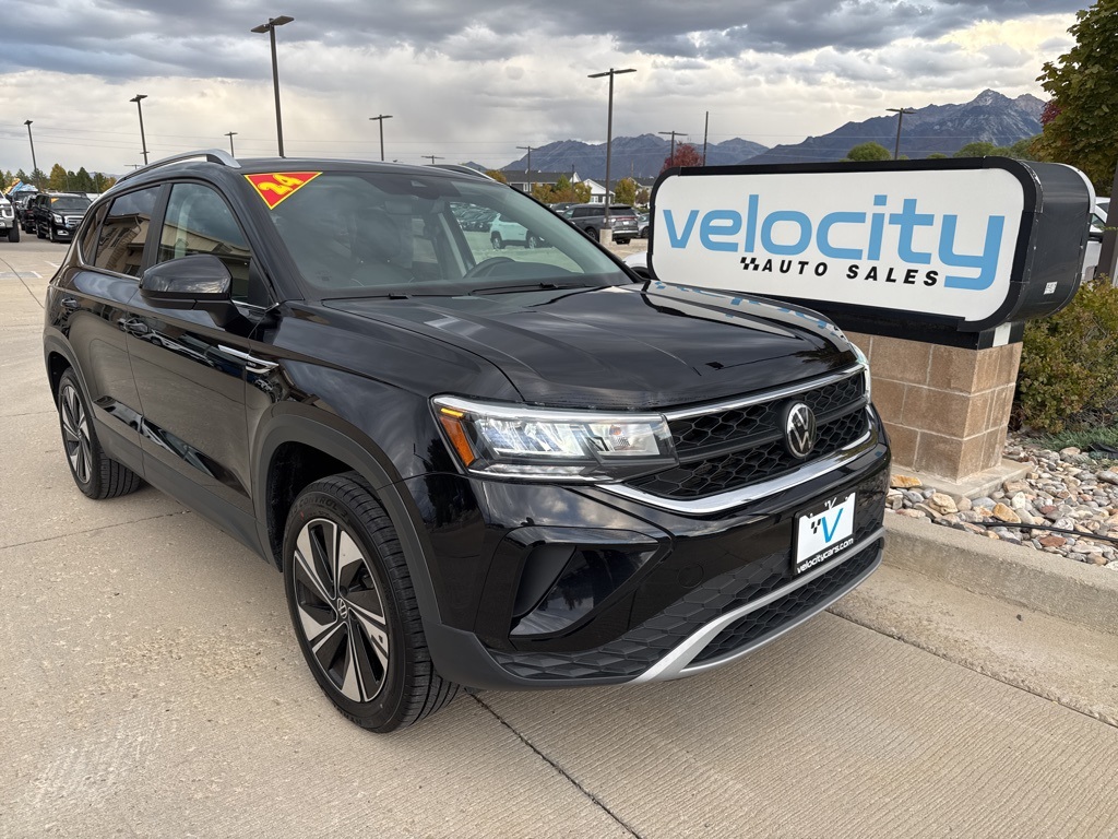 2024 Volkswagen Taos SE's photo