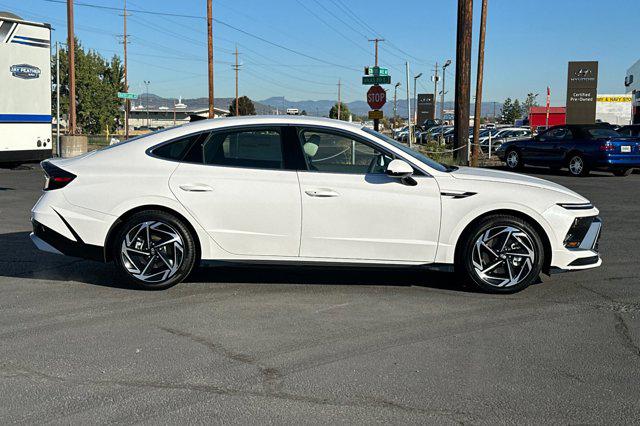 2026 Hyundai Sonata SEL Sport photo 3