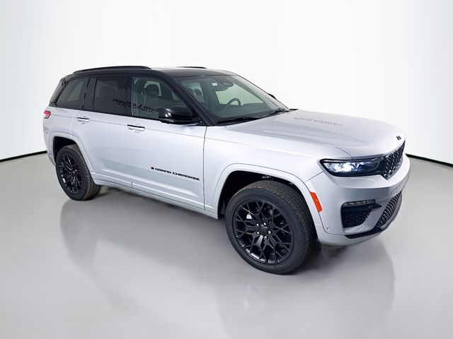 2025 Jeep Grand Cherokee Summit's photo