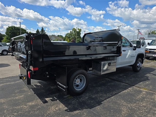 2025 Chevrolet Silverado 3500HD Work Truck photo 3