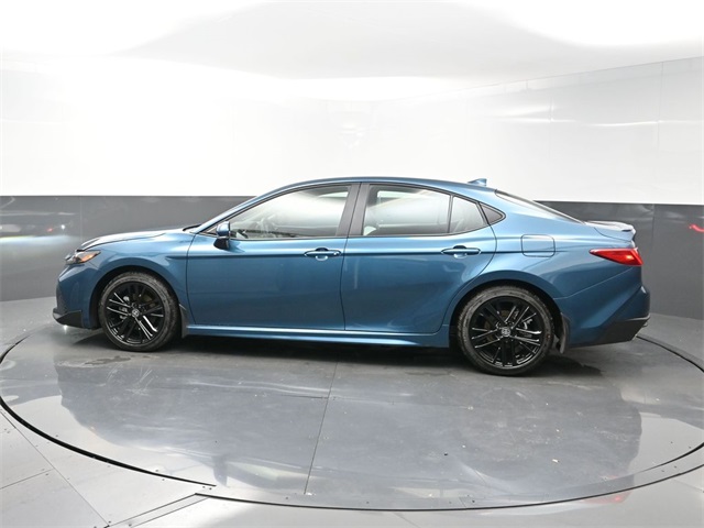 2026 Toyota Camry SE photo 4