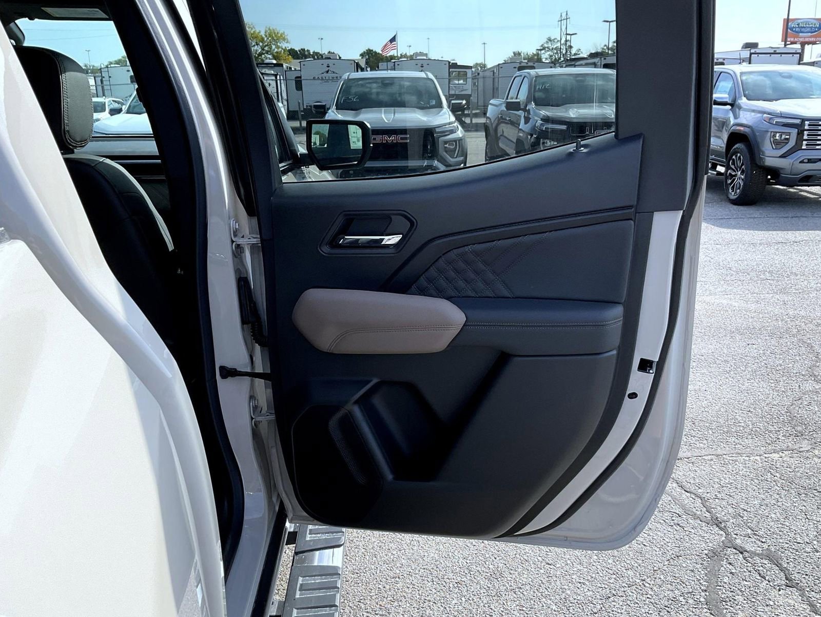 2026 Gmc Canyon Denali photo 17