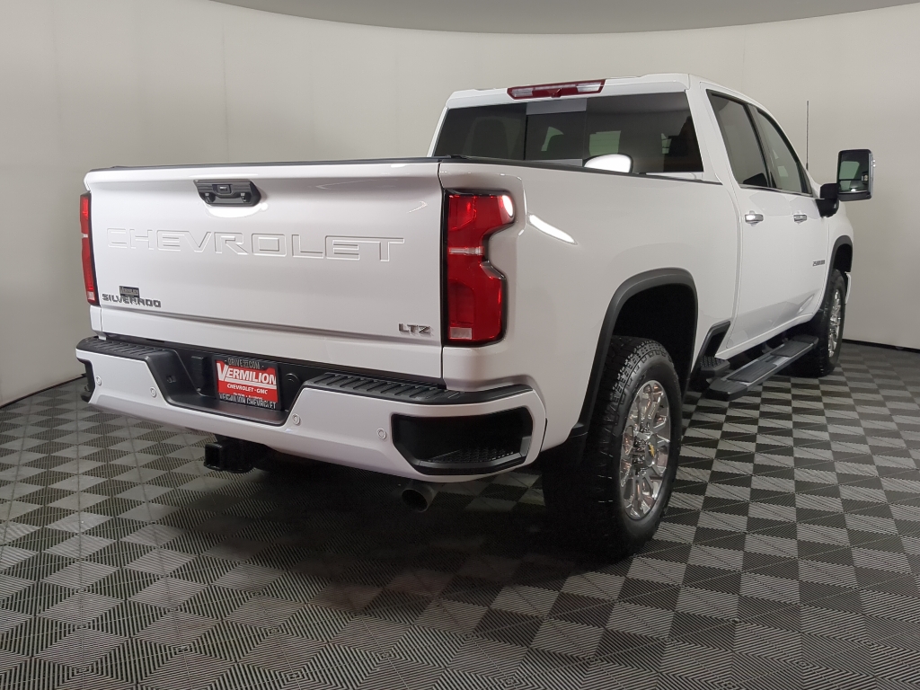2025 Chevrolet Silverado 2500HD LTZ photo 7
