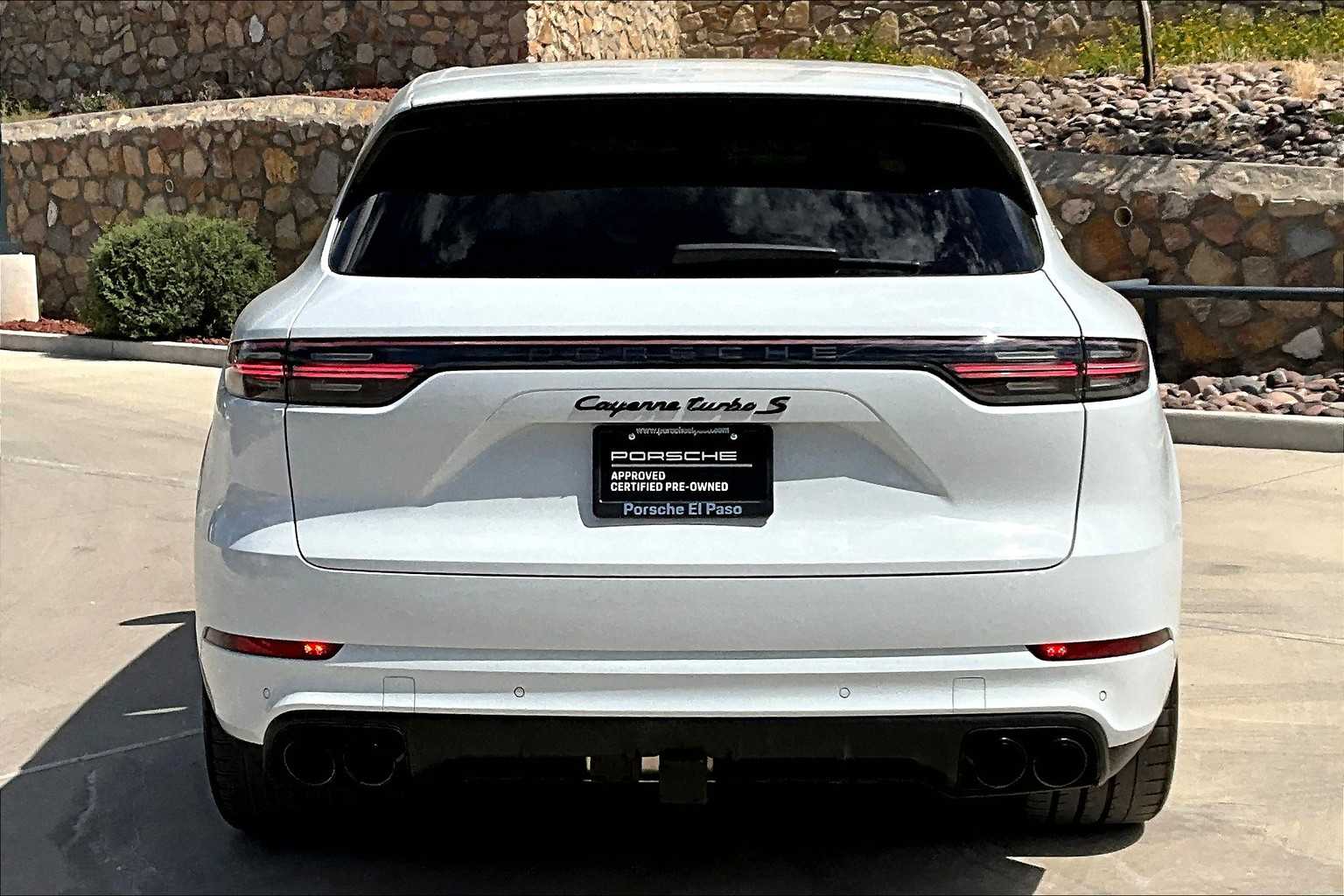 2020 Porsche Cayenne Turbo S E-Hybrid photo 3