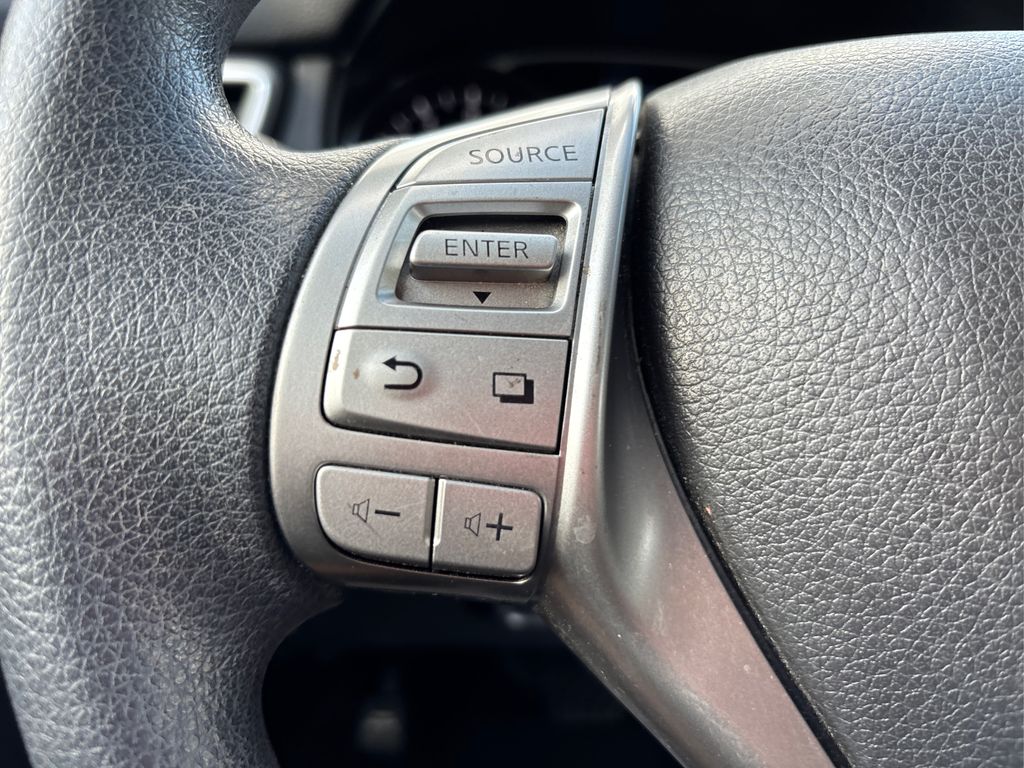 2016 Nissan Rogue SV photo 35