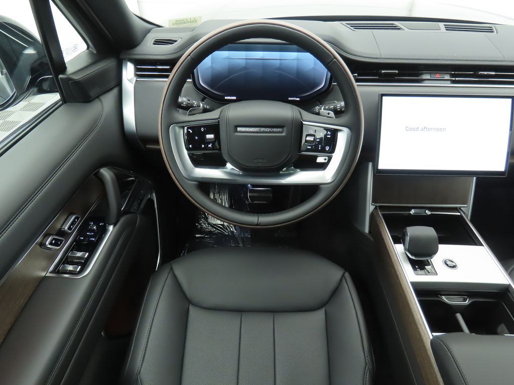 2025 Land Rover Range Rover SE photo 10