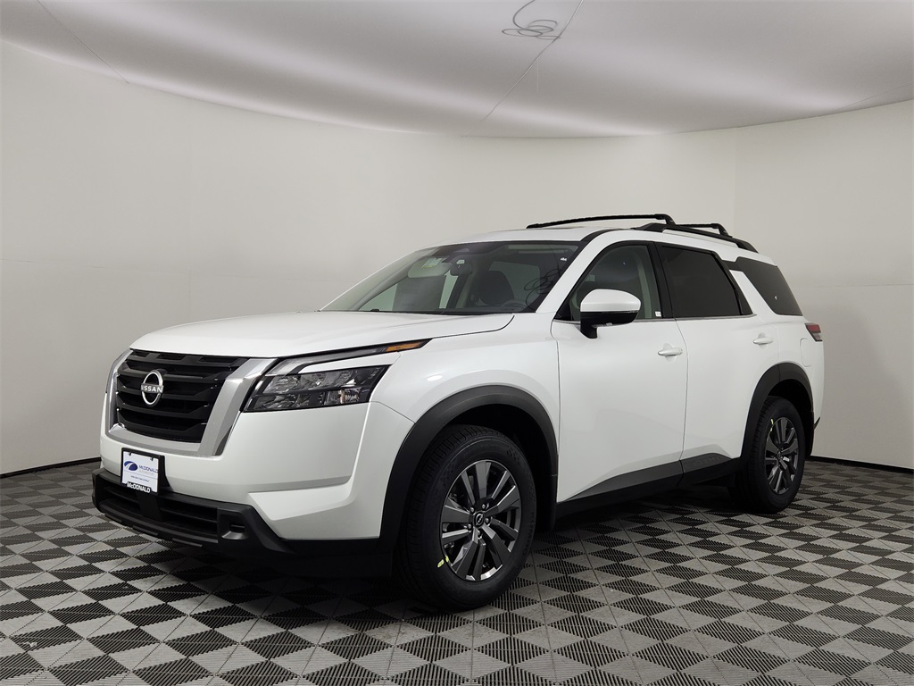 2025 Nissan Pathfinder SV's photo