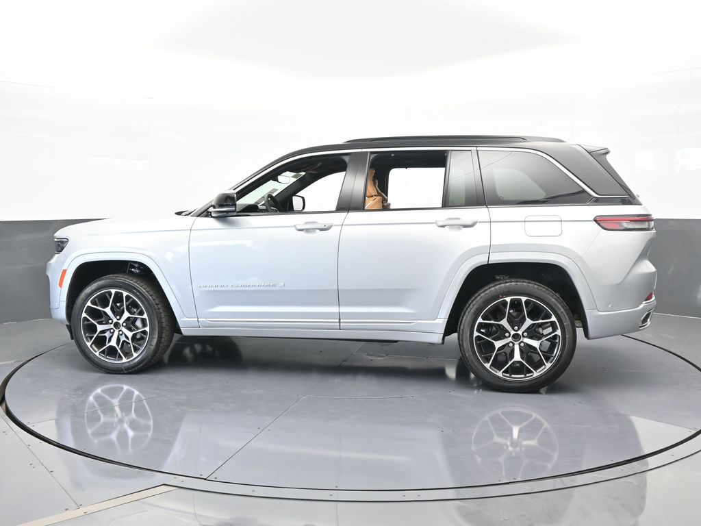 2025 Jeep Grand Cherokee Summit photo 3