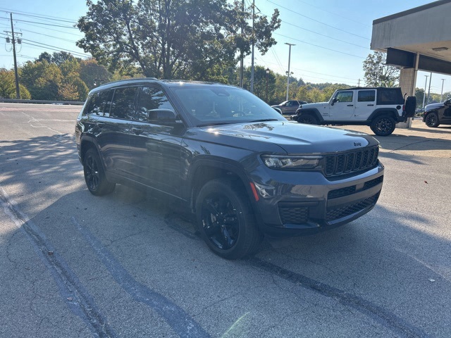 2023 Jeep Grand Cherokee Altitude photo 4