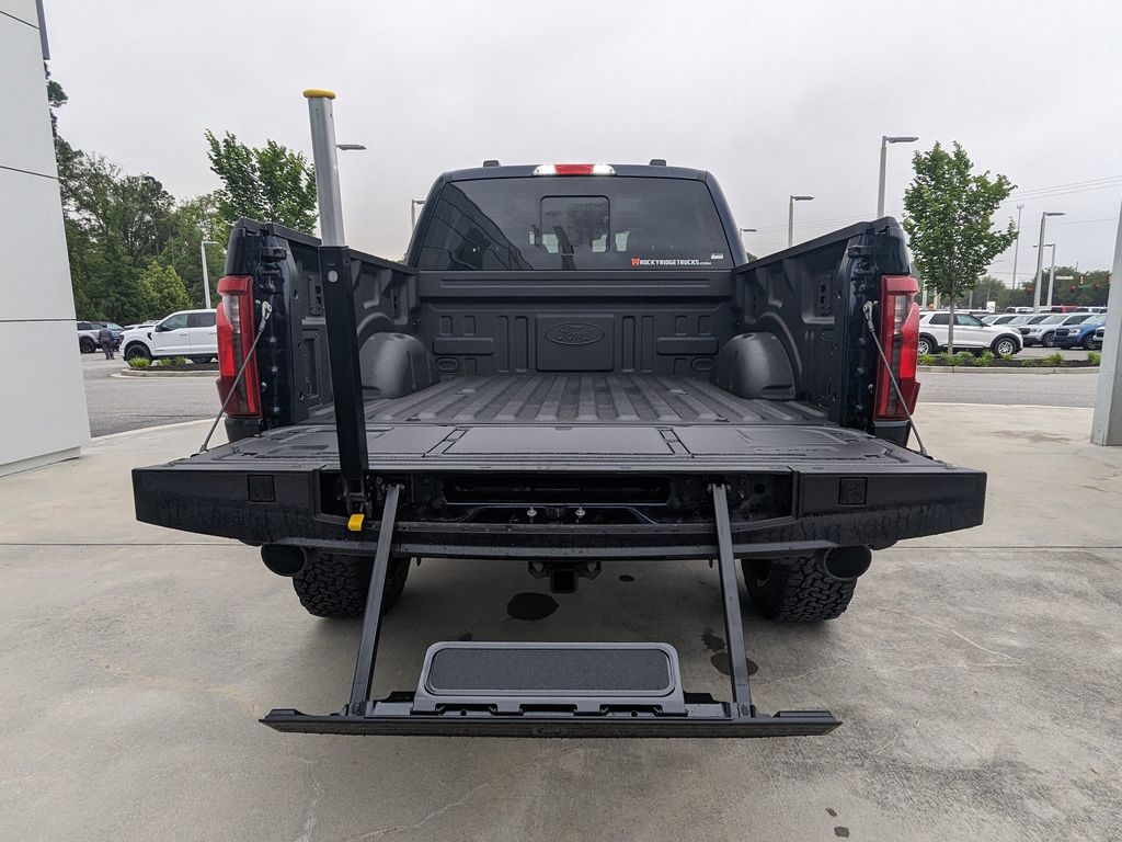 2025 Ford F-150 XLT photo 11