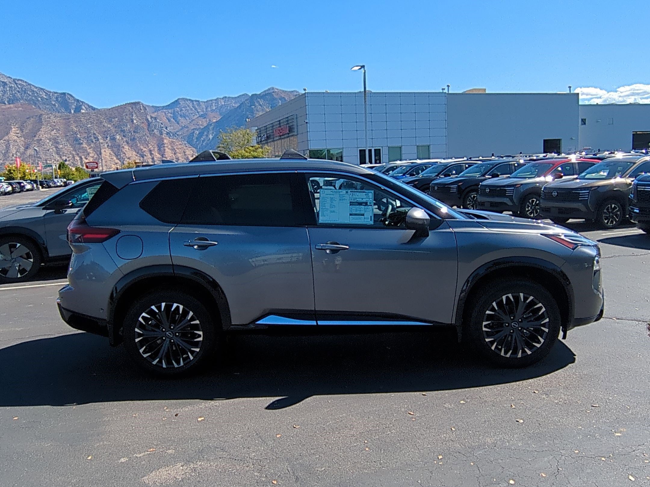 2026 Nissan Rogue Platinum photo 2