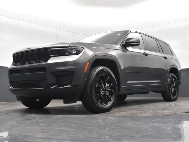 2024 Jeep Grand Cherokee Altitude photo 13