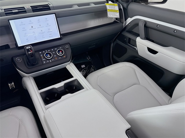 2025 Land Rover Defender 110 X-Dynamic SE photo 21