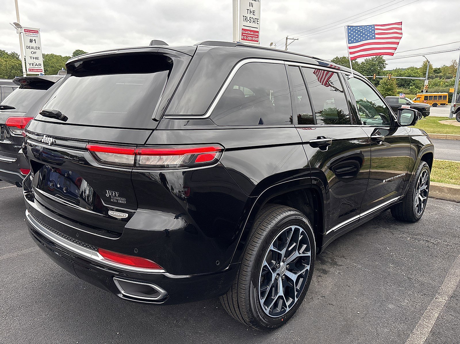 2024 Jeep Grand Cherokee Summit Reserve photo 2