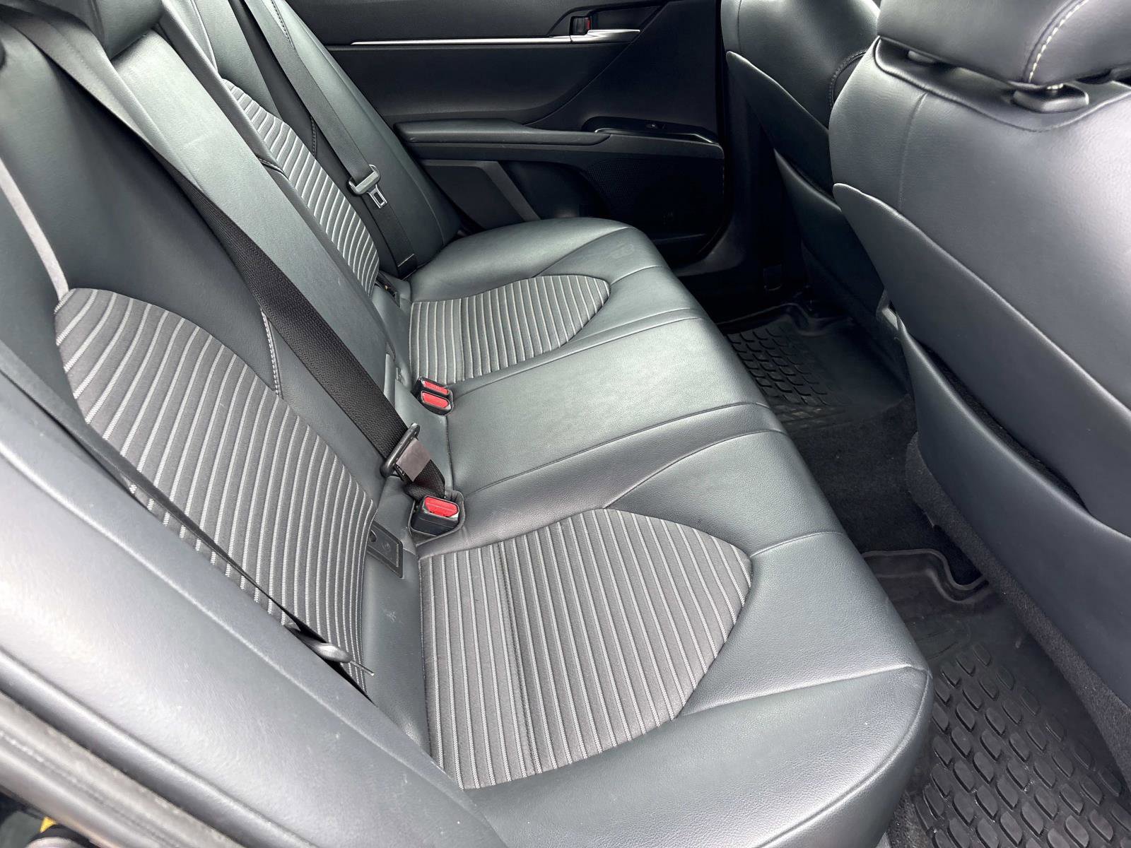 2019 Toyota Camry SE photo 18