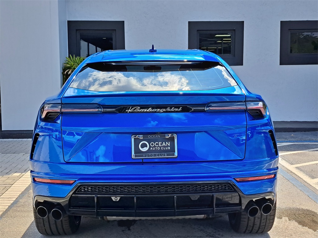 2021 Lamborghini Urus photo 3