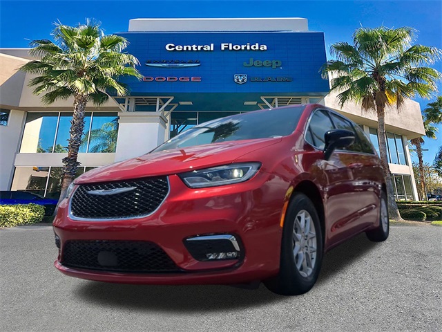 2026 Chrysler Pacifica photo 5