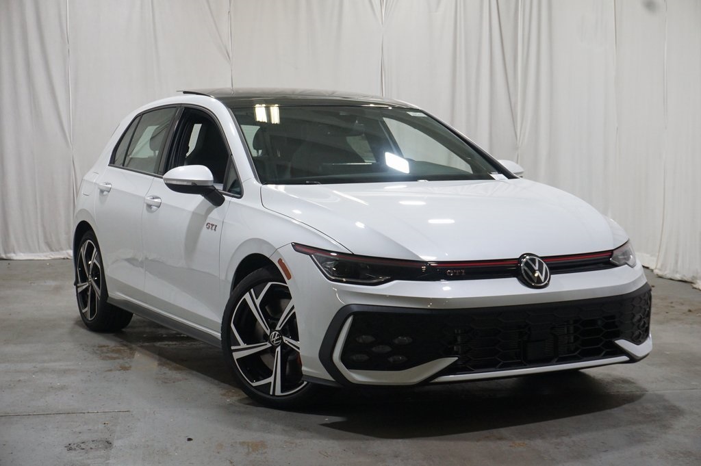 2025 Volkswagen Golf GTI SE photo 2