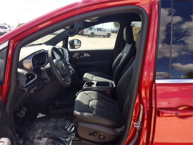 2026 Chrysler Pacifica photo 9