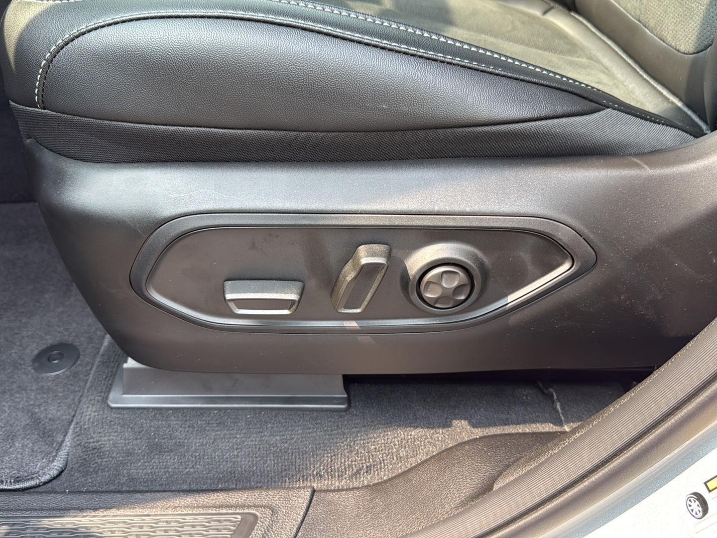 2025 Jeep Grand Cherokee Altitude photo 8