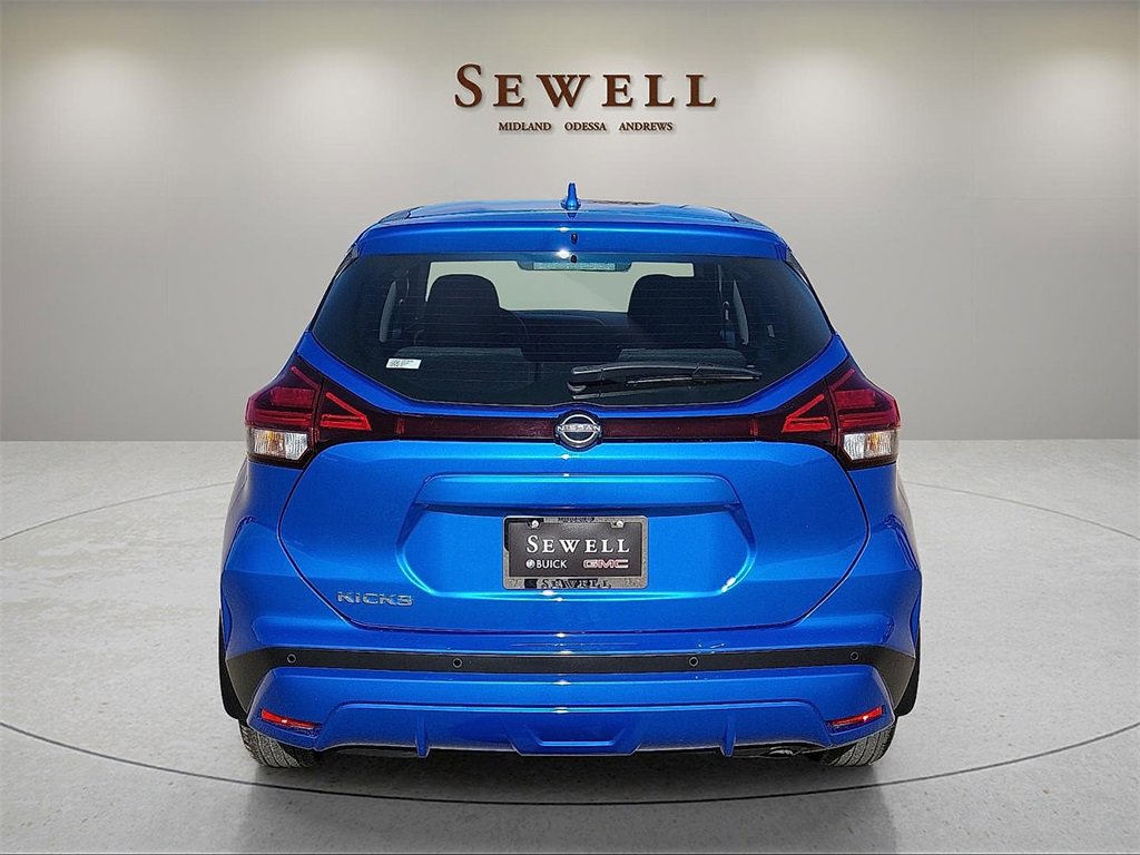 2023 Nissan Kicks S photo 4