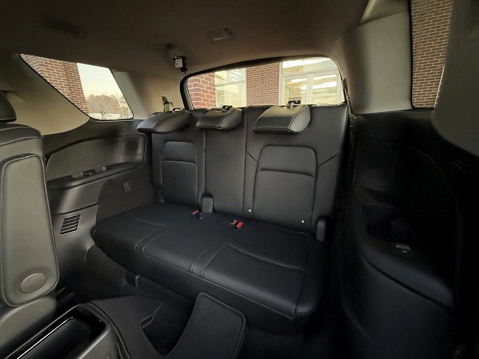 2025 Nissan Pathfinder Platinum photo 14