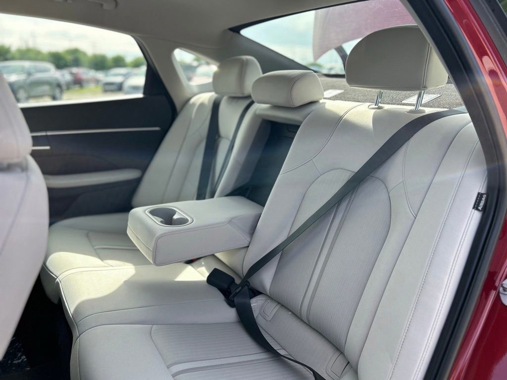 2024 Hyundai Sonata Hybrid SEL photo 17