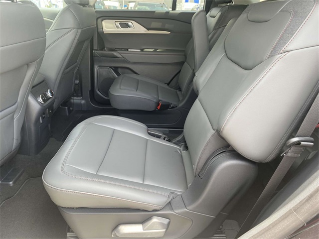 2025 Ford Explorer photo 4