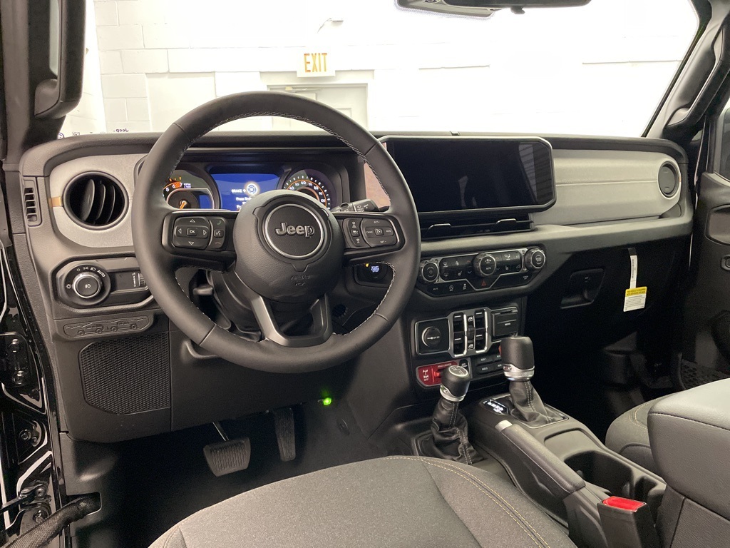 2025 Jeep Wrangler photo 7