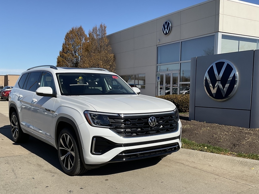 2026 Volkswagen Atlas SEL Premium R-Line's photo