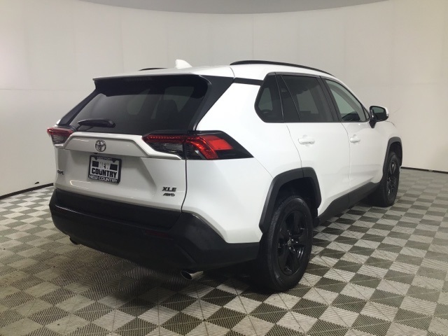2022 Toyota RAV4 XLE photo 7