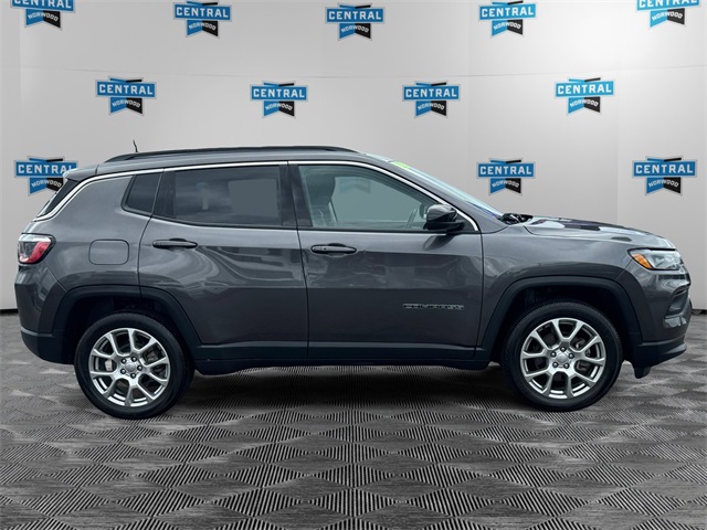 2022 Jeep Compass Latitude Lux photo 6
