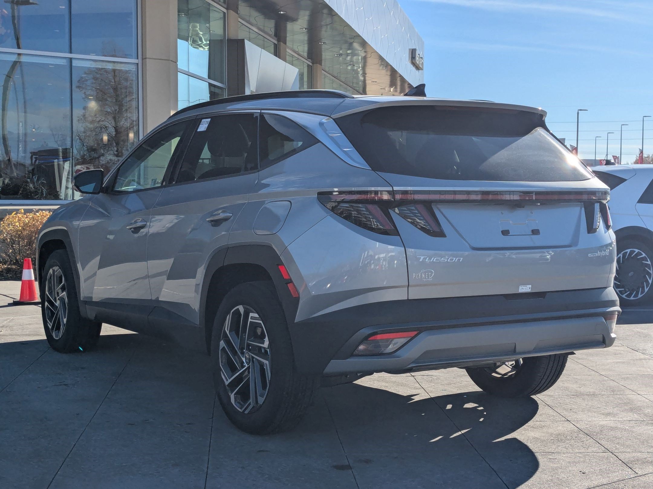 2025 Hyundai Tucson Hybrid Limited photo 3