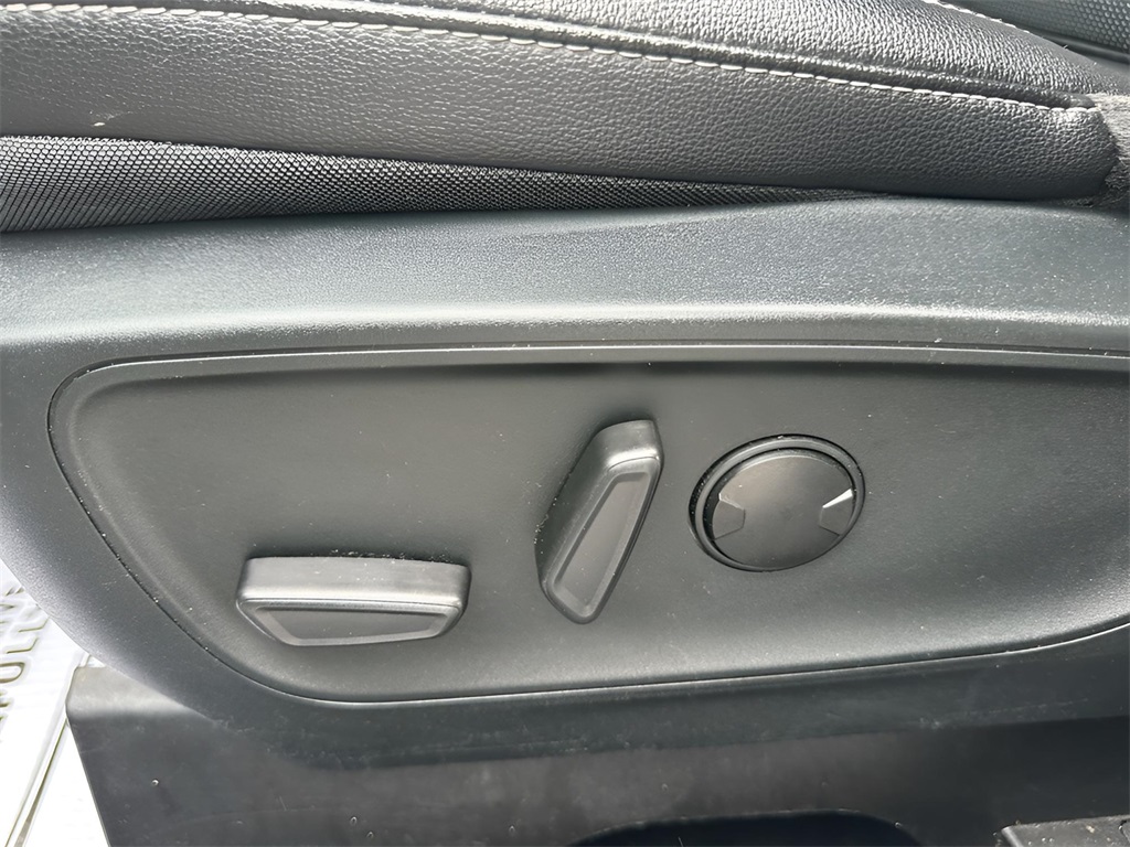 2022 Ford Escape SEL photo 19